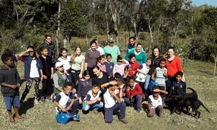 Parceria promove plantio de mudas na nascente do Ribeirão dos Rochas