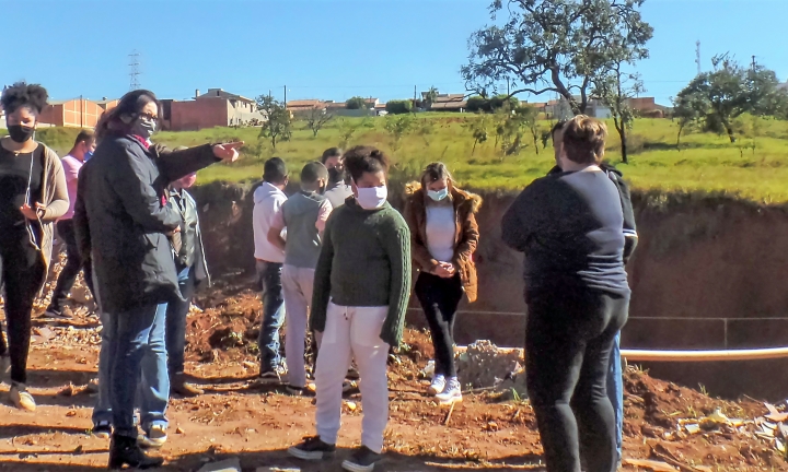 Projeto ambiental leva alunos para conhecer ações municipais contra erosões