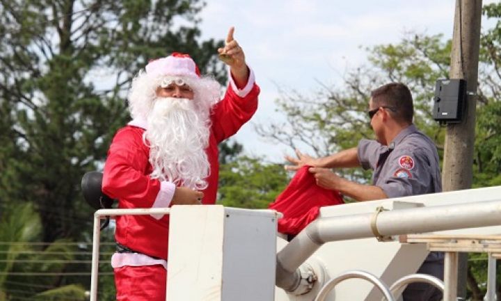 Papai Noel vai chegar de paraquedas no Natal das Crianças