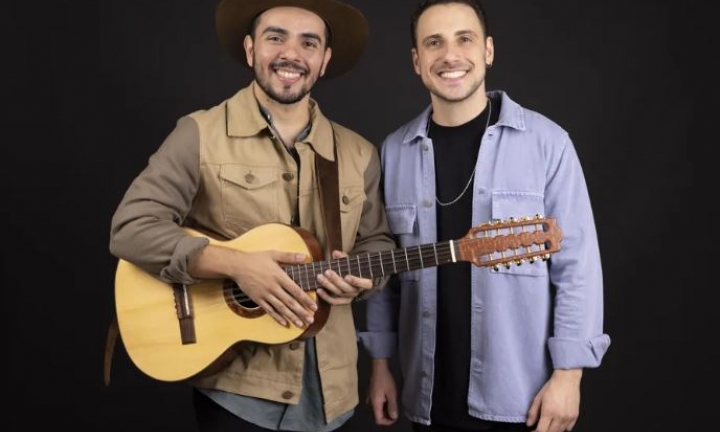 Destaque do The Voice Brasil, dupla Neto & Felipe faz show em Avaré