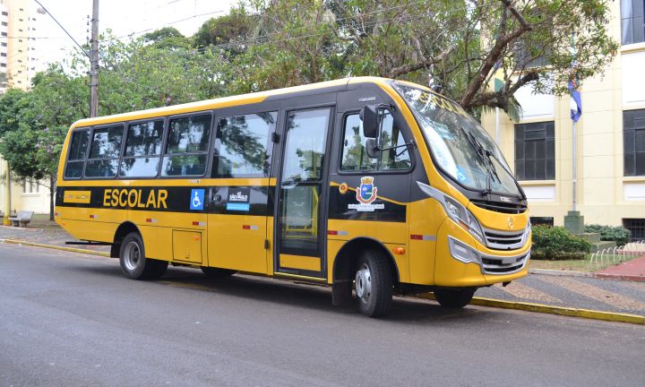 Novo ônibus vai reforçar transporte de alunos da educação básica