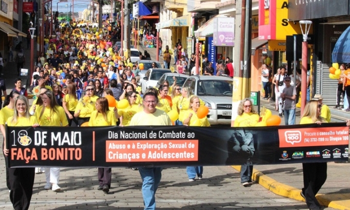 Caminhada da Campanha Faça Bonito reúne centenas de pessoas