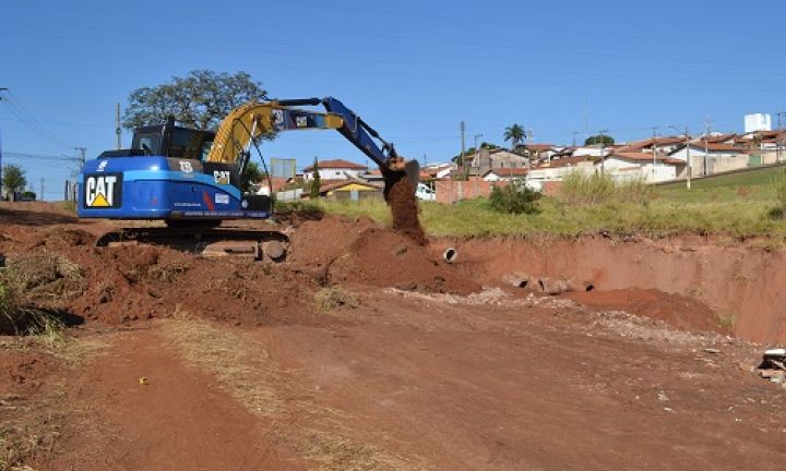 Prefeitura inicia nova obra para conter erosão no Camargo