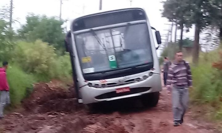 Funcionários de empresa ficam mais uma vez sem transporte na hora de ir para casa