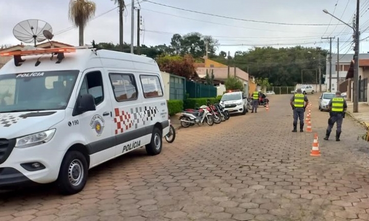 Polícia Militar fiscaliza mais de 50 veículos durante Operação Bloqueio em Avaré