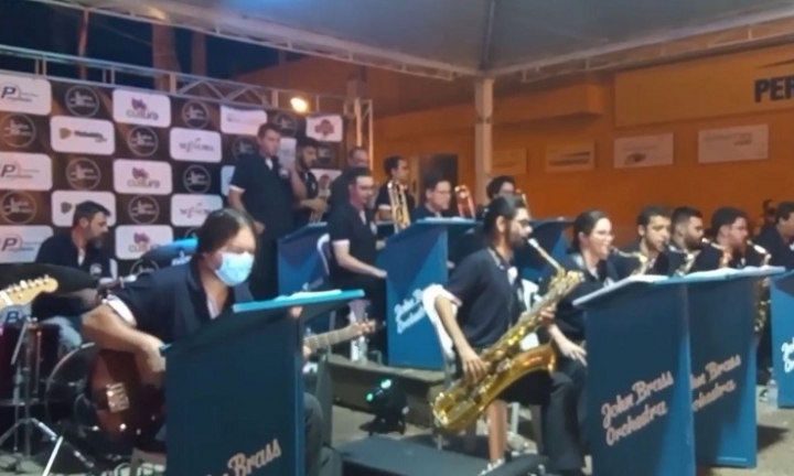 John Brass Orchestra se apresenta no Coreto do Largo do Mercado