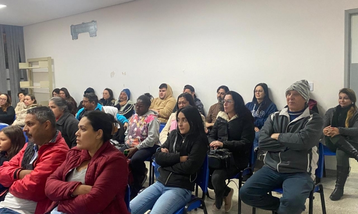 Palestra na Educação de Jovens e Adultos alerta sobre perigos das fake news