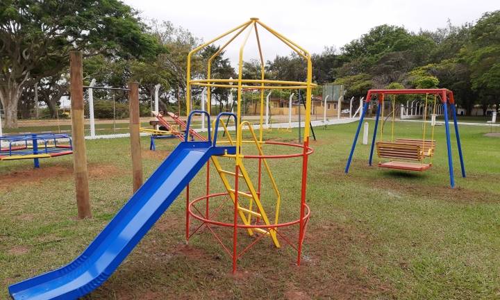 Camping Municipal ganha novo parquinho infantil