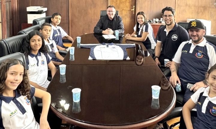 Banda Musical Municipal recebe novas camisetas para apresentações