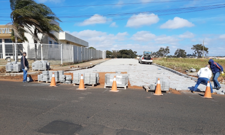 Prefeitura de Avaré pavimenta rua no Bairro Santa Elizabeth