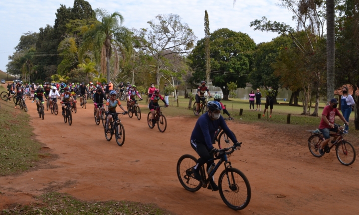 Pedalada Ecológica reúne mais de 130 ciclistas no Horto “Neto Guazzelli”