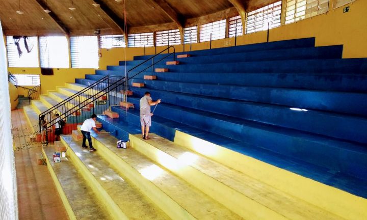Interior do Ginásio de Esportes Kim Negrão recebe nova pintura