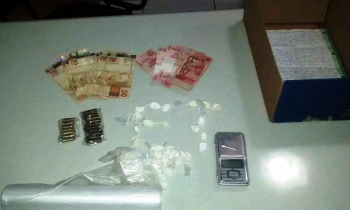 Força Tática prende traficante com cocaína na Vila Jurumirim