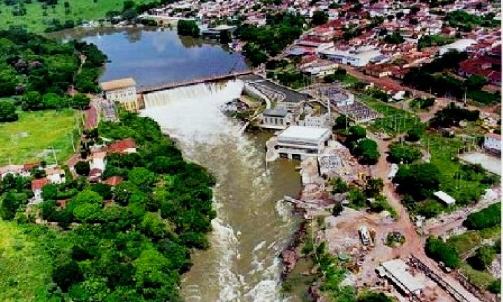 Bombeiros buscam por rapaz que sumiu no Rio Paranapanema