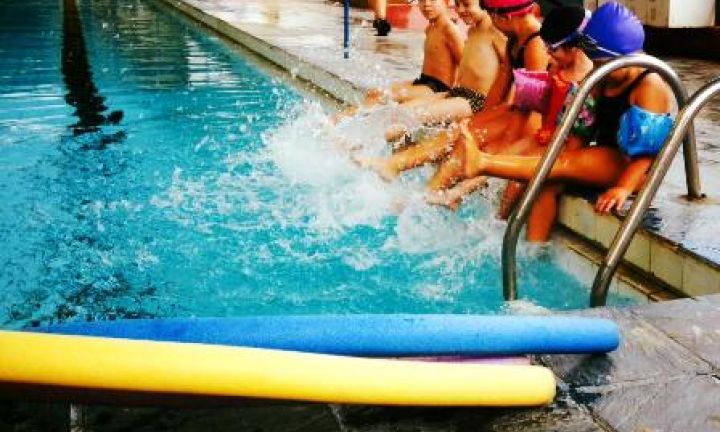 Piscina Municipal oferece vagas de natação e hidroginástica