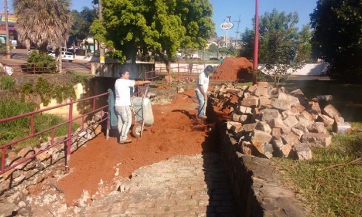 Calçamento da Praça Japonesa passa por reforma