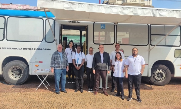 Projeto Cidadania Itinerante inicia atendimento no Largo do Mercado