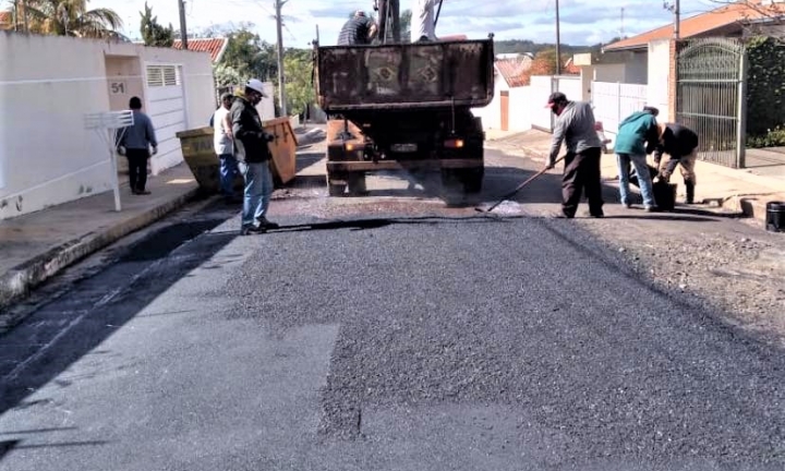 Secretaria de Serviços promove melhorias em ruas do bairro Morada do Sol