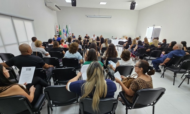 Diretores de creches e escolas municipais participam de reunião de planejamento