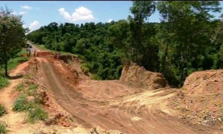 Trecho da SP-255 em Itaporanga é liberado