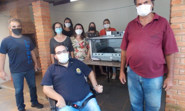 Rotary conclui projeto do segundo Churrasco Grego com entrega de forno