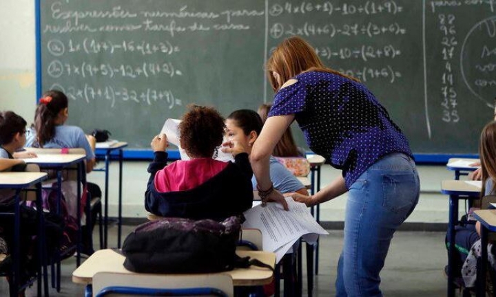 MEC anuncia novo piso salarial dos professores; veja qual é o valor