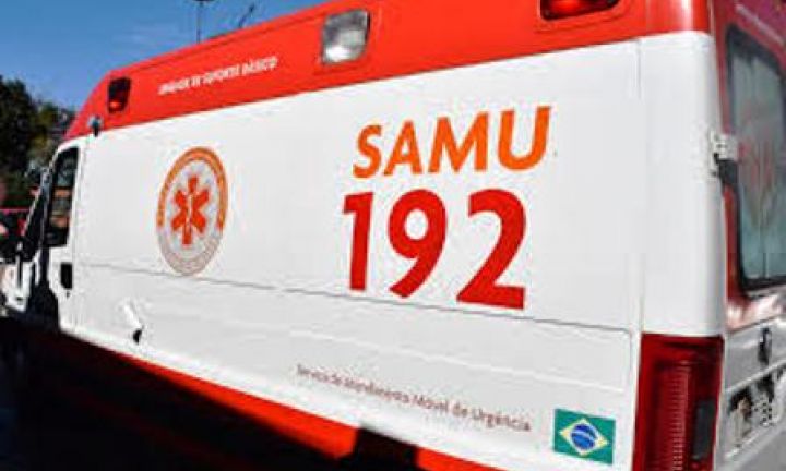 Ambulância do Samu se envolve em acidente