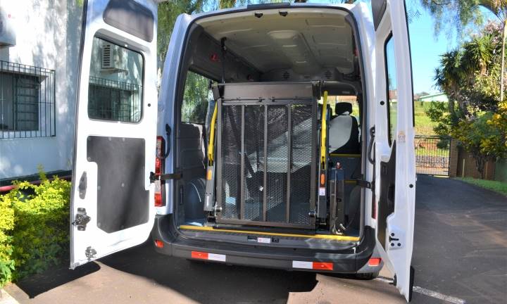 Veículo utilizado para transporte de pacientes ganha acessibilidade