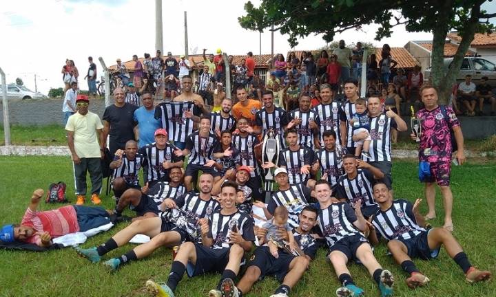 Vila Martins vence torneio no campo do Fluminense