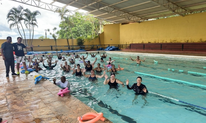 Secretaria de Esportes oferece aulas gratuitas de hidroginástica em Avaré