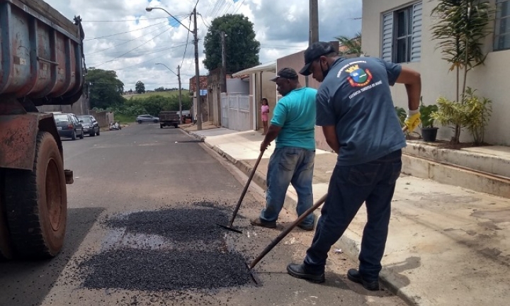 Vias e estradas rurais passam por manutenção