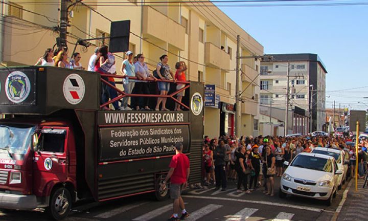 Sindicato vai discutir possível greve do funcionalismo