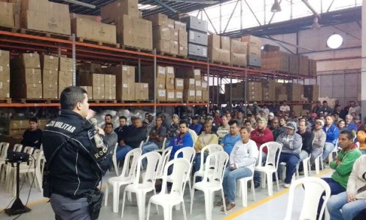 Polícia Militar fala sobre prevenção de acidentes de trânsito em empresa de Avaré