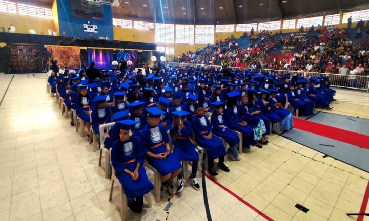 Formatura marca encerramento do ano letivo na Rede Municipal de Ensino