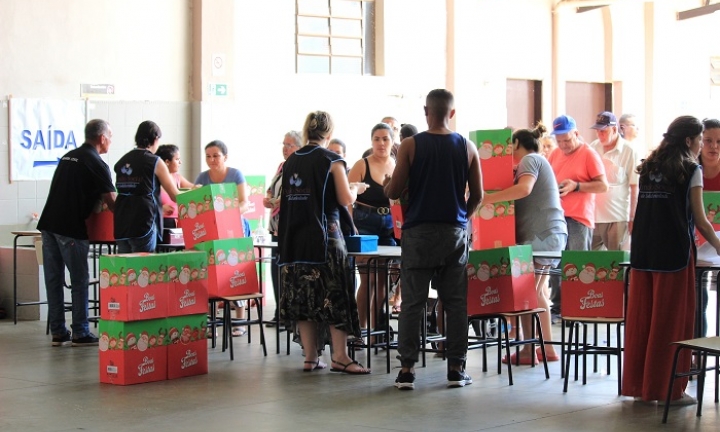 Fundo Social de Avaré encerra 2023 com entrega de cestas de Natal