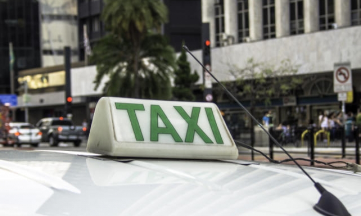 Taxistas começam a receber auxílio de R$ 1 mil em 16 de agosto. Veja regras