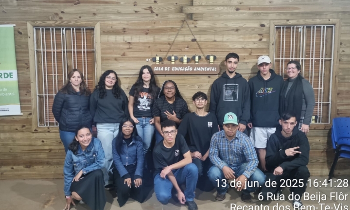 Alunos de escola estadual participam de sessão ambiental na Sala Verde Sabiá