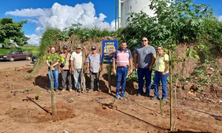 Área de descarte de lixo é revitalizada com ajuda da comunidade