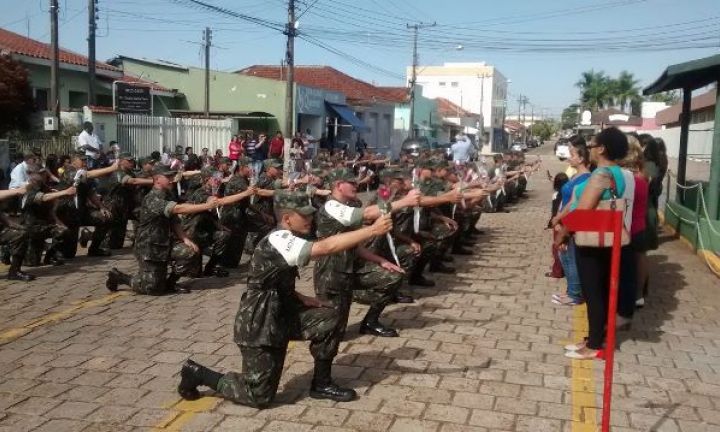 Solenidade lembrou o fim da 2ª Guerra e homenageou as mães