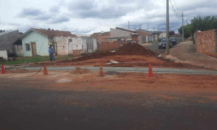 Prefeitura recupera drenagem em ruas de vários bairros de Avaré