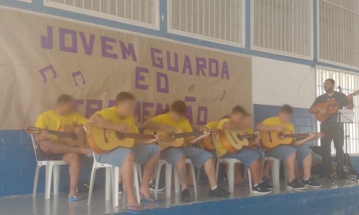 Jovens da Fundação CASA de Cerqueira César realizam Tributo a Erasmo Carlos 