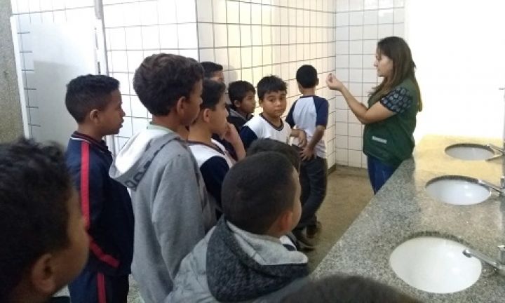 Secretaria promove ação de uso racional da água na escola Carlos Papa
