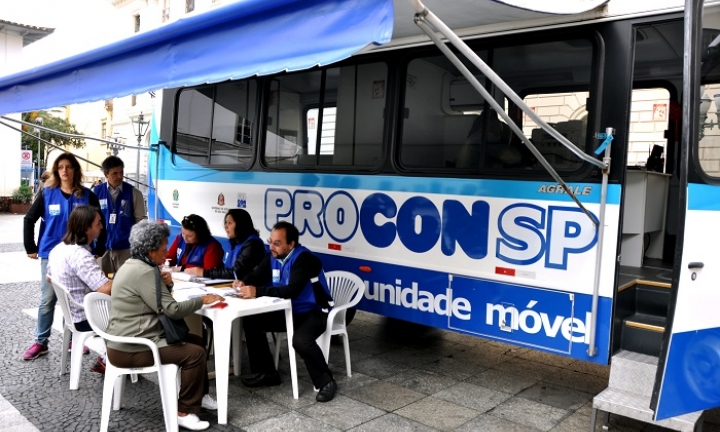 Unidade móvel do PROCON atende ao público na segunda-feira, 11