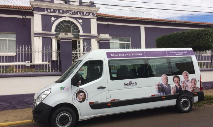 Lar São Vicente é contemplado com uma Van para transporte e passeio