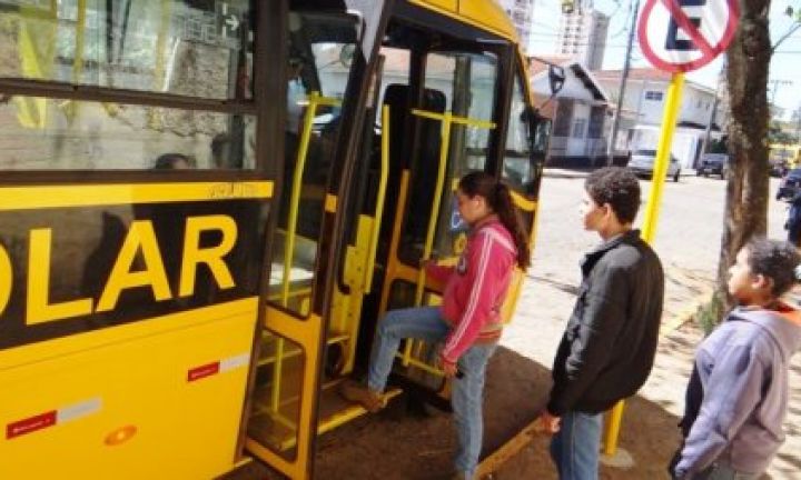 Na volta às aulas, atenção ao contratar transporte escolar