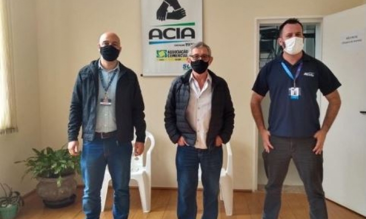 Representantes do Tenda Atacado visitam a ACIA e apresentam planos