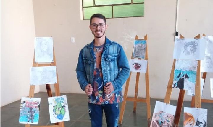 Centro Cultural tem exposição de desenhos de Vitor Tavares