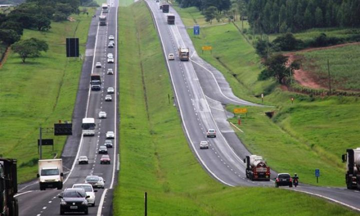 Rodovia João Mellão recebeu mais de 46 mil veículos no feriado