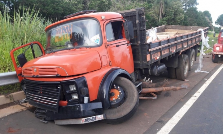 Passageiro morre após ser arremessado de caminhão em Itaí