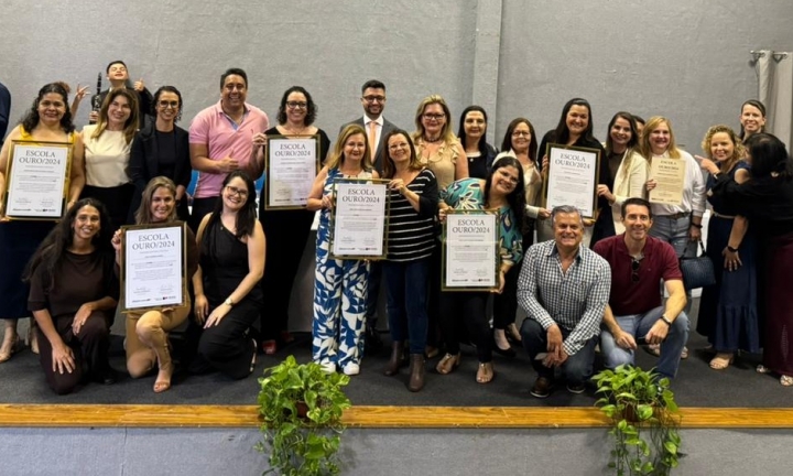 URE Avaré homenageia escolas com excelência na avaliação do SARESP 2024